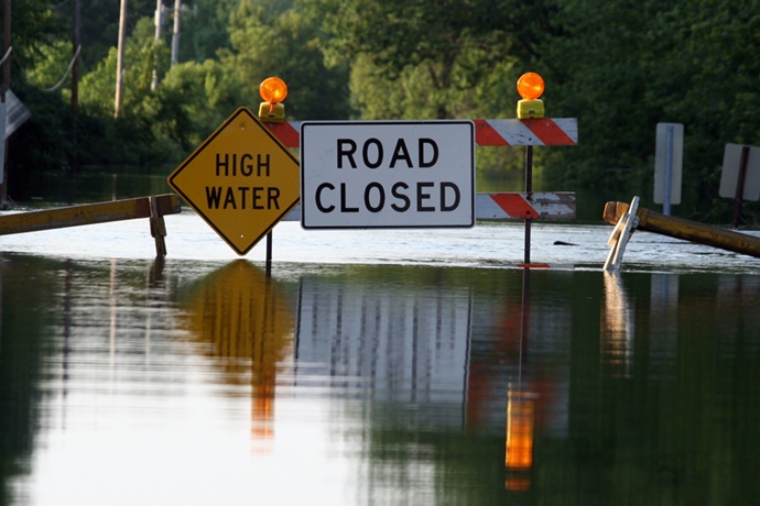 Flood high water road closed sign